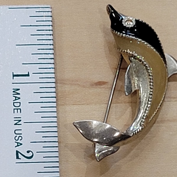 Darlene Dolphin Pin - Gold Tone & Enamel - Vintage - Picture 4 of 12